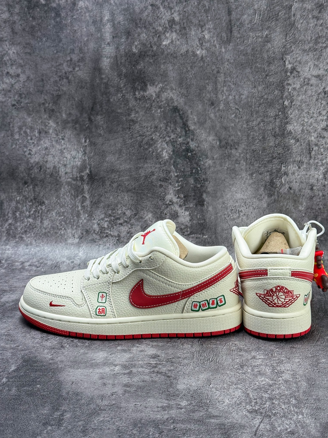 Nike Jordan Air Jordan 1 马年限定 发财暴富 白红小勾 QJ1988-011