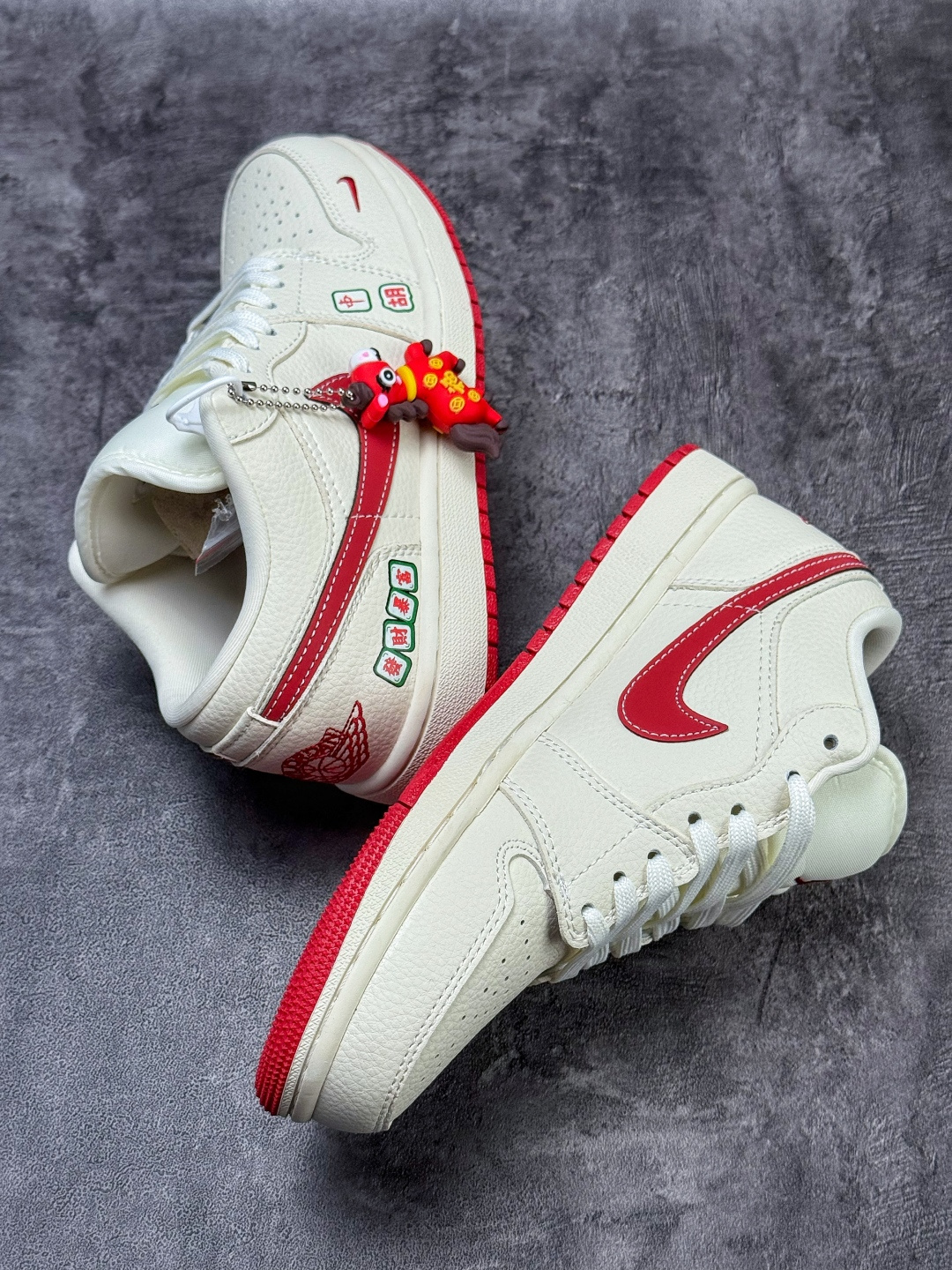Nike Jordan Air Jordan 1 马年限定 发财暴富 白红小勾 QJ1988-011