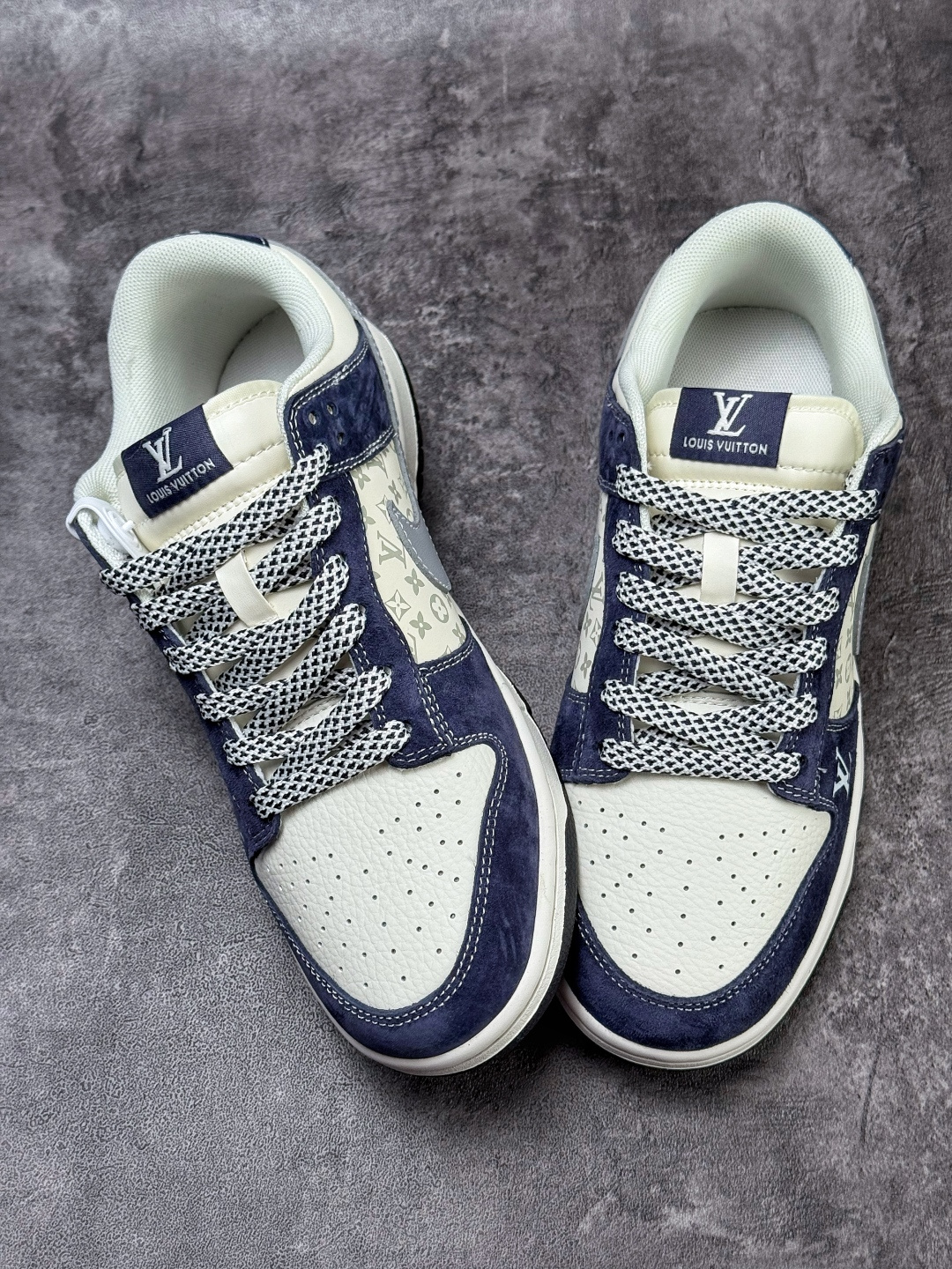 Nike SB Dunk Low x Louis Vuitton 蓝白双小勾满天星 KG6699-F12