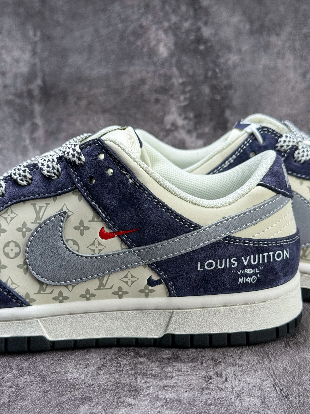 Nike SB Dunk Low x Louis Vuitton 蓝白双小勾满天星 KG6699-F12