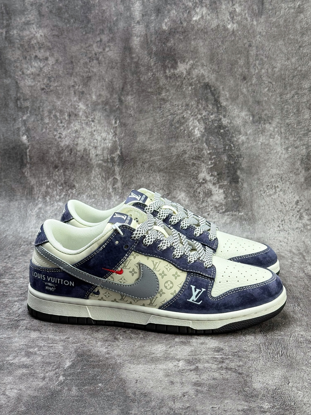Nike SB Dunk Low x Louis Vuitton 蓝白双小勾满天星 KG6699-F12