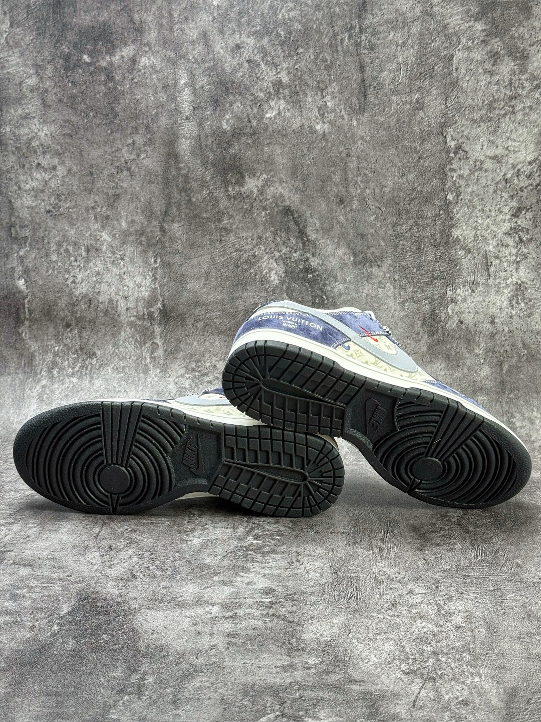 Nike SB Dunk Low x Louis Vuitton 蓝白双小勾满天星 KG6699-F12
