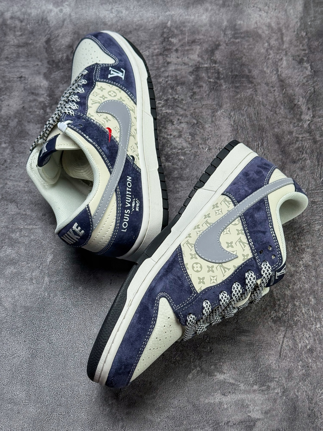Nike SB Dunk Low x Louis Vuitton 蓝白双小勾满天星 KG6699-F12