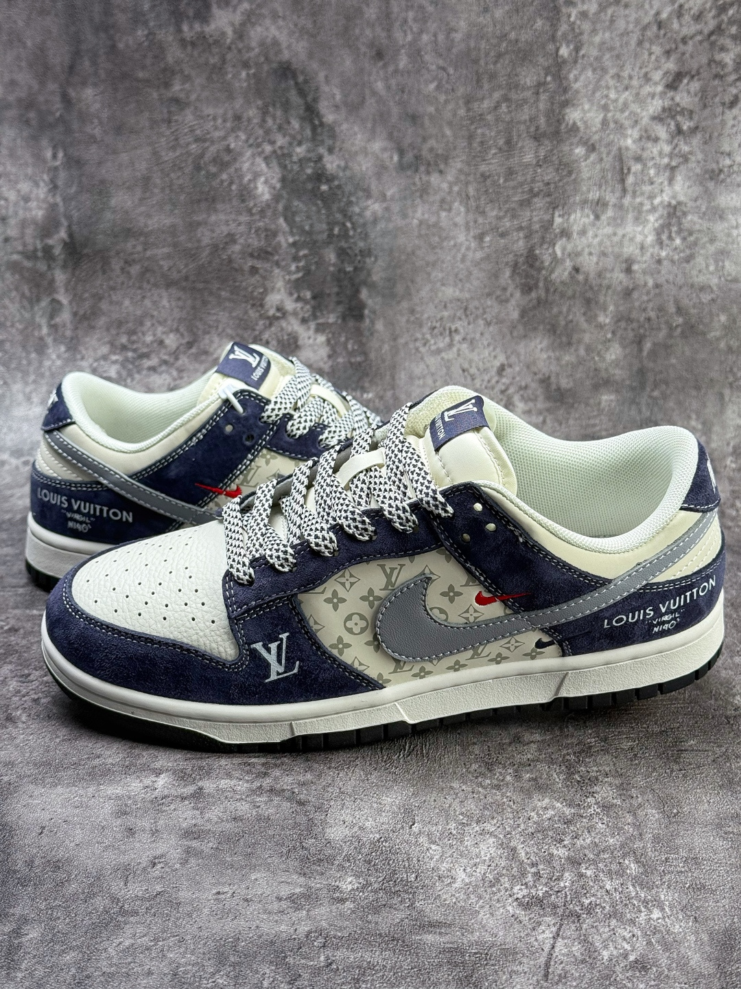 Nike SB Dunk Low x Louis Vuitton 蓝白双小勾满天星 KG6699-F12