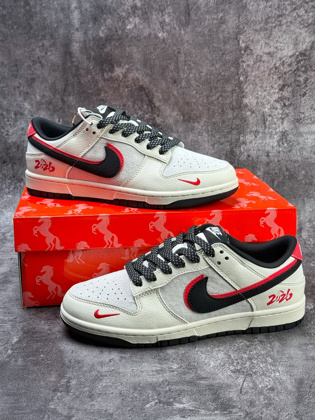 Nike SB Dunk Low 马年限定 白灰双勾小勾满天星 XT6998-129