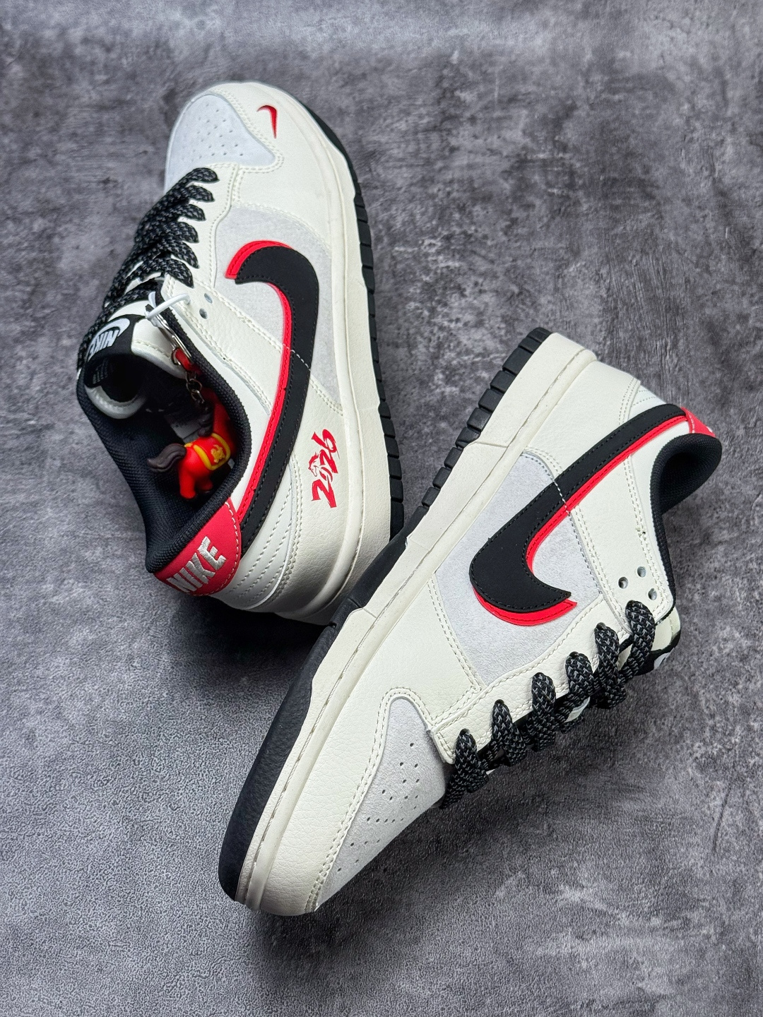 Nike SB Dunk Low 马年限定 白灰双勾小勾满天星 XT6998-129