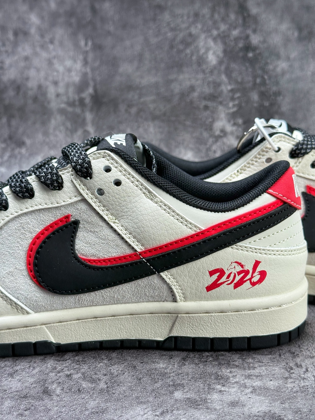 Nike SB Dunk Low 马年限定 白灰双勾小勾满天星 XT6998-129