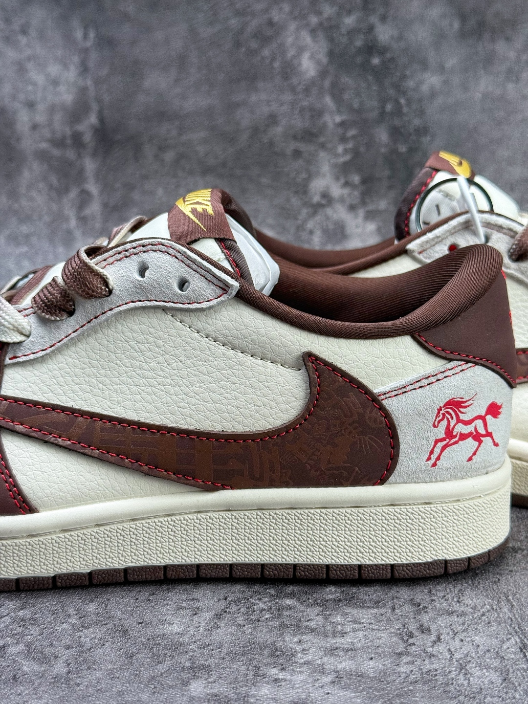 Travis Scott x Nike Air Jordan 1 Low 马年限定 Air Jordan 1 Low 反转棕白倒钩 LX1988-806-莆田鞋,莆田鞋货源,高仿鞋,高仿鞋货源,安福档口,莆田高仿鞋,莆田鞋批发,高仿鞋批发,莆田高仿运动鞋,高仿运动鞋,莆田运动鞋 Travis Scott x Nike Air Jordan 1 Low 马年限定 Air Jordan 1 Low 反转棕白倒钩 LX1988-806