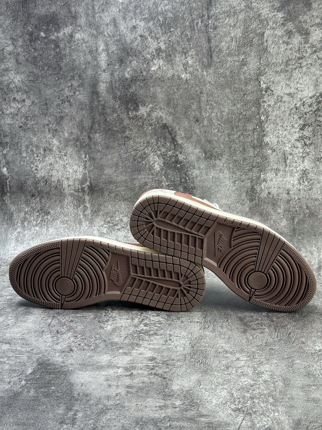 Travis Scott x Nike Air Jordan 1 Low 马年限定 Air Jordan 1 Low 反转棕白倒钩 LX1988-806-莆田鞋,莆田鞋货源,高仿鞋,高仿鞋货源,安福档口,莆田高仿鞋,莆田鞋批发,高仿鞋批发,莆田高仿运动鞋,高仿运动鞋,莆田运动鞋 Travis Scott x Nike Air Jordan 1 Low 马年限定 Air Jordan 1 Low 反转棕白倒钩 LX1988-806