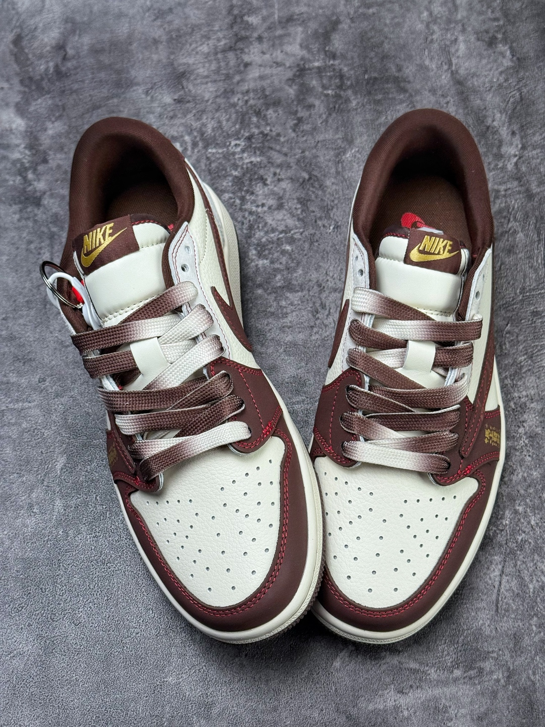 Travis Scott x Nike Air Jordan 1 Low 马年限定 Air Jordan 1 Low 反转棕白倒钩 LX1988-806-莆田鞋,莆田鞋货源,高仿鞋,高仿鞋货源,安福档口,莆田高仿鞋,莆田鞋批发,高仿鞋批发,莆田高仿运动鞋,高仿运动鞋,莆田运动鞋 Travis Scott x Nike Air Jordan 1 Low 马年限定 Air Jordan 1 Low 反转棕白倒钩 LX1988-806