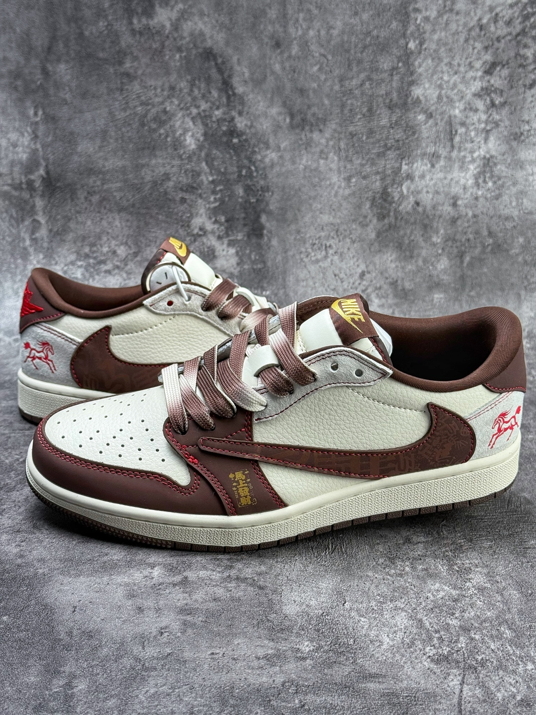 Travis Scott x Nike Air Jordan 1 Low 马年限定 Air Jordan 1 Low 反转棕白倒钩 LX1988-806 Travis Scott x Nike Air Jordan 1 Low 马年限定 Air Jordan 1 Low 反转棕白倒钩 LX1988-806