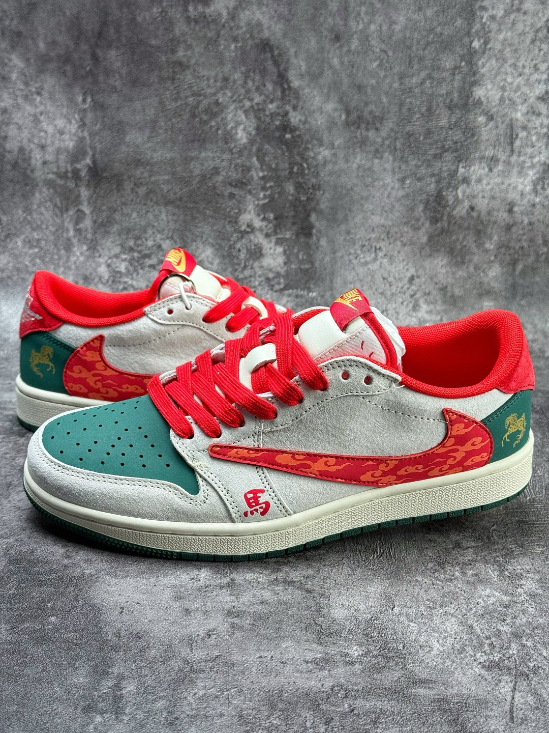 Travis Scott x Nike Air Jordan 1 Low 马年限定 Air Jordan 1 Low 反转灰绿红倒钩 LX1988-801 Travis Scott x Nike Air Jordan 1 Low 马年限定 Air Jordan 1 Low 反转灰绿红倒钩 LX1988-801
