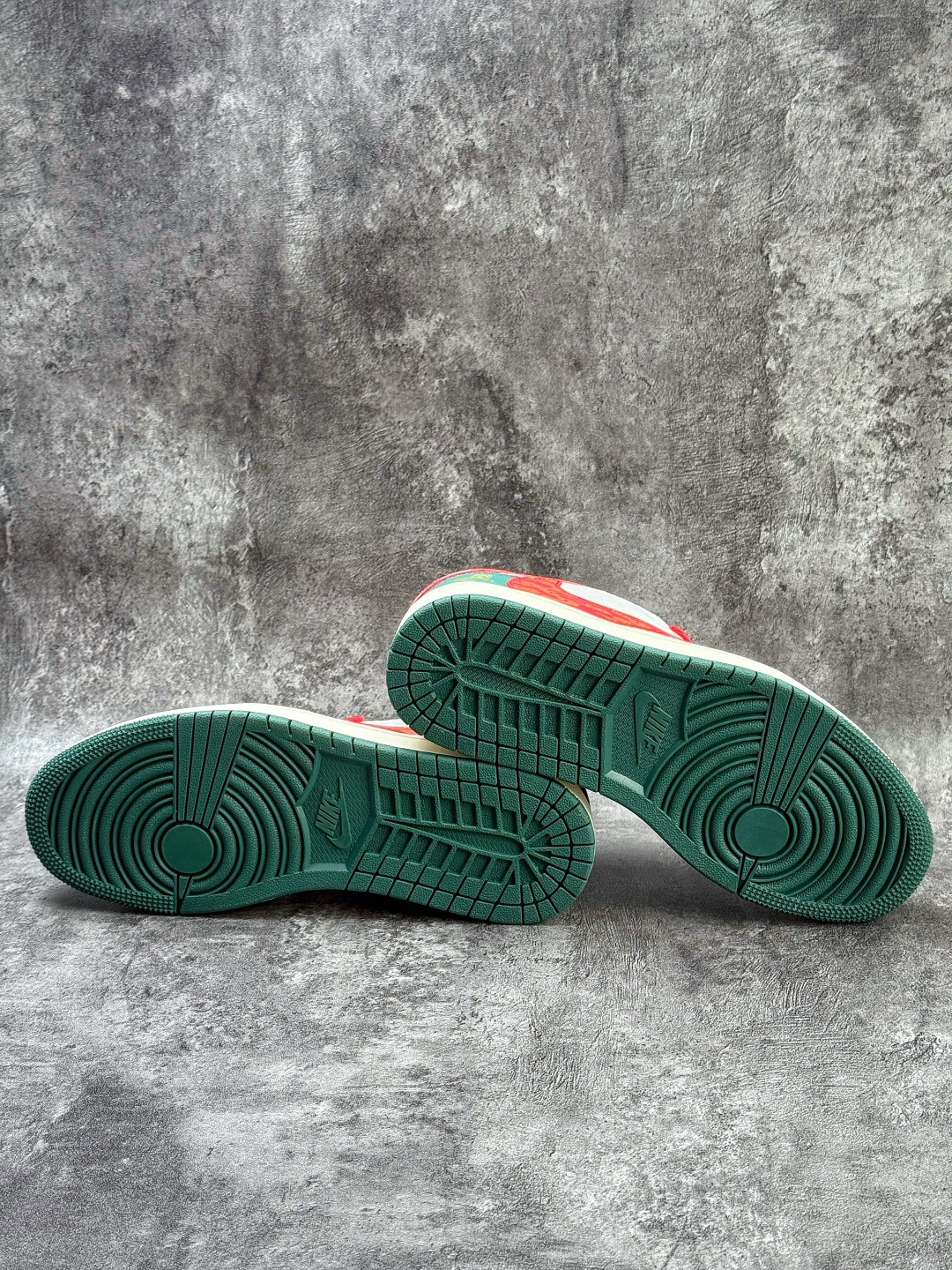 Travis Scott x Nike Air Jordan 1 Low 马年限定 Air Jordan 1 Low 反转灰绿红倒钩 LX1988-801-莆田鞋,莆田鞋货源,高仿鞋,高仿鞋货源,安福档口,莆田高仿鞋,莆田鞋批发,高仿鞋批发,莆田高仿运动鞋,高仿运动鞋,莆田运动鞋 Travis Scott x Nike Air Jordan 1 Low 马年限定 Air Jordan 1 Low 反转灰绿红倒钩 LX1988-801