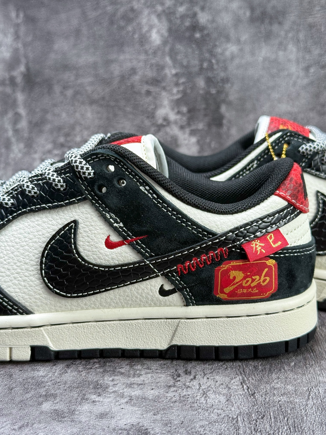 Nike SB Dunk Low 马年限定 黑白三小勾满天星 YX5066-C62