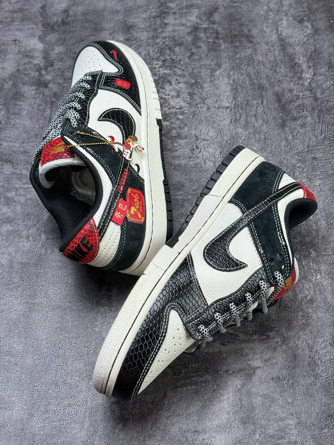 Nike SB Dunk Low 马年限定 黑白三小勾满天星 YX5066-C62