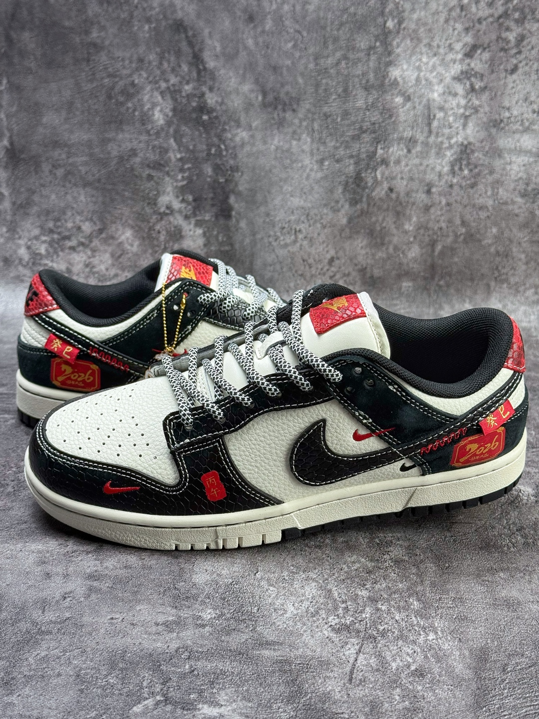 Nike SB Dunk Low 马年限定 黑白三小勾满天星 YX5066-C62