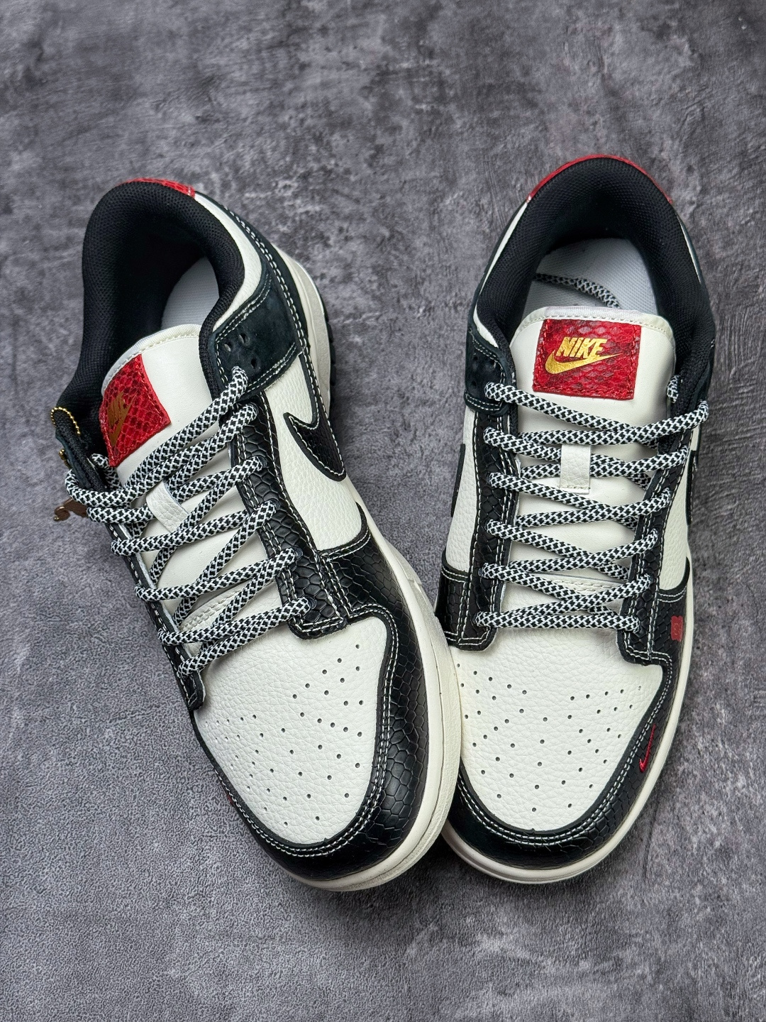 Nike SB Dunk Low 马年限定 黑白三小勾满天星 YX5066-C62