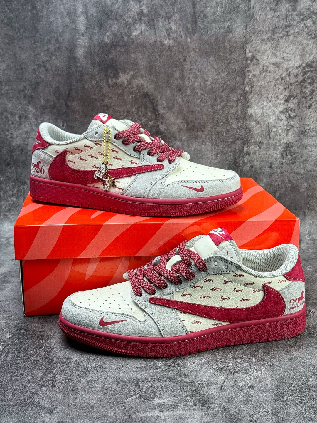 Travis Scott x Nike Air Jordan 1 Low 马年限定 Air Jordan 1 Low 反转灰白红小勾满天星倒钩 纯原版本 JP2026-115