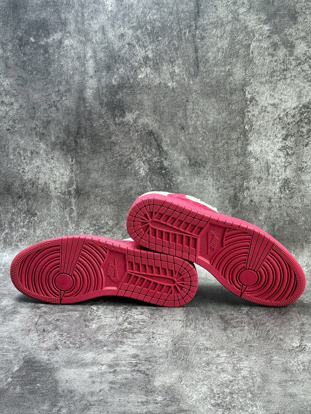 Travis Scott x Nike Air Jordan 1 Low 马年限定 Air Jordan 1 Low 反转灰白红小勾满天星倒钩 纯原版本 JP2026-115