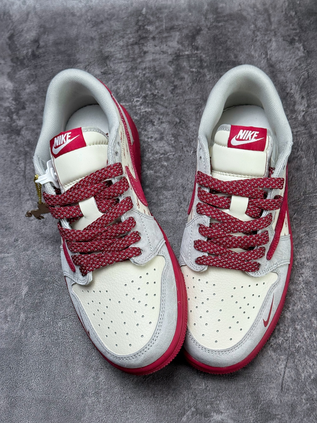 Travis Scott x Nike Air Jordan 1 Low 马年限定 Air Jordan 1 Low 反转灰白红小勾满天星倒钩 纯原版本 JP2026-115
