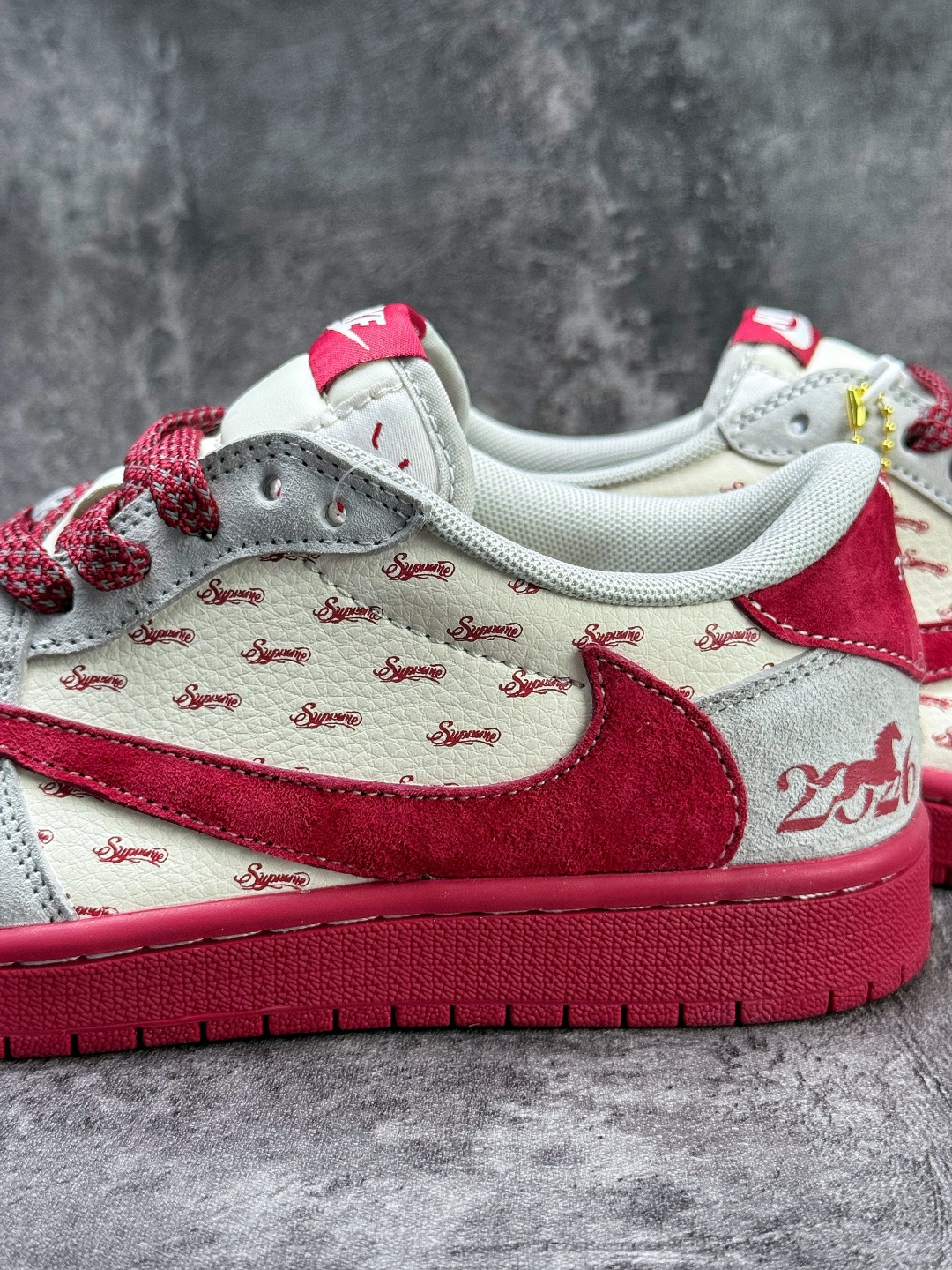 Travis Scott x Nike Air Jordan 1 Low 马年限定 Air Jordan 1 Low 反转灰白红小勾满天星倒钩 纯原版本 JP2026-115