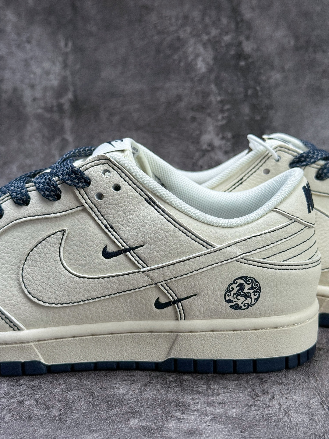 Nike SB Dunk Low 马年限定 白蓝三小勾满天星 JY6988-134