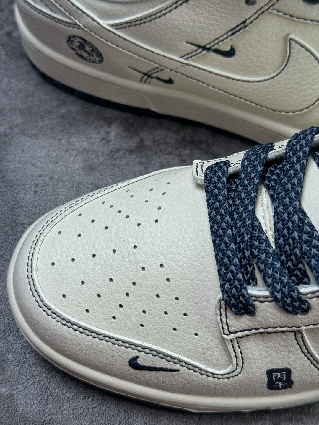 Nike SB Dunk Low 马年限定 白蓝三小勾满天星 JY6988-134