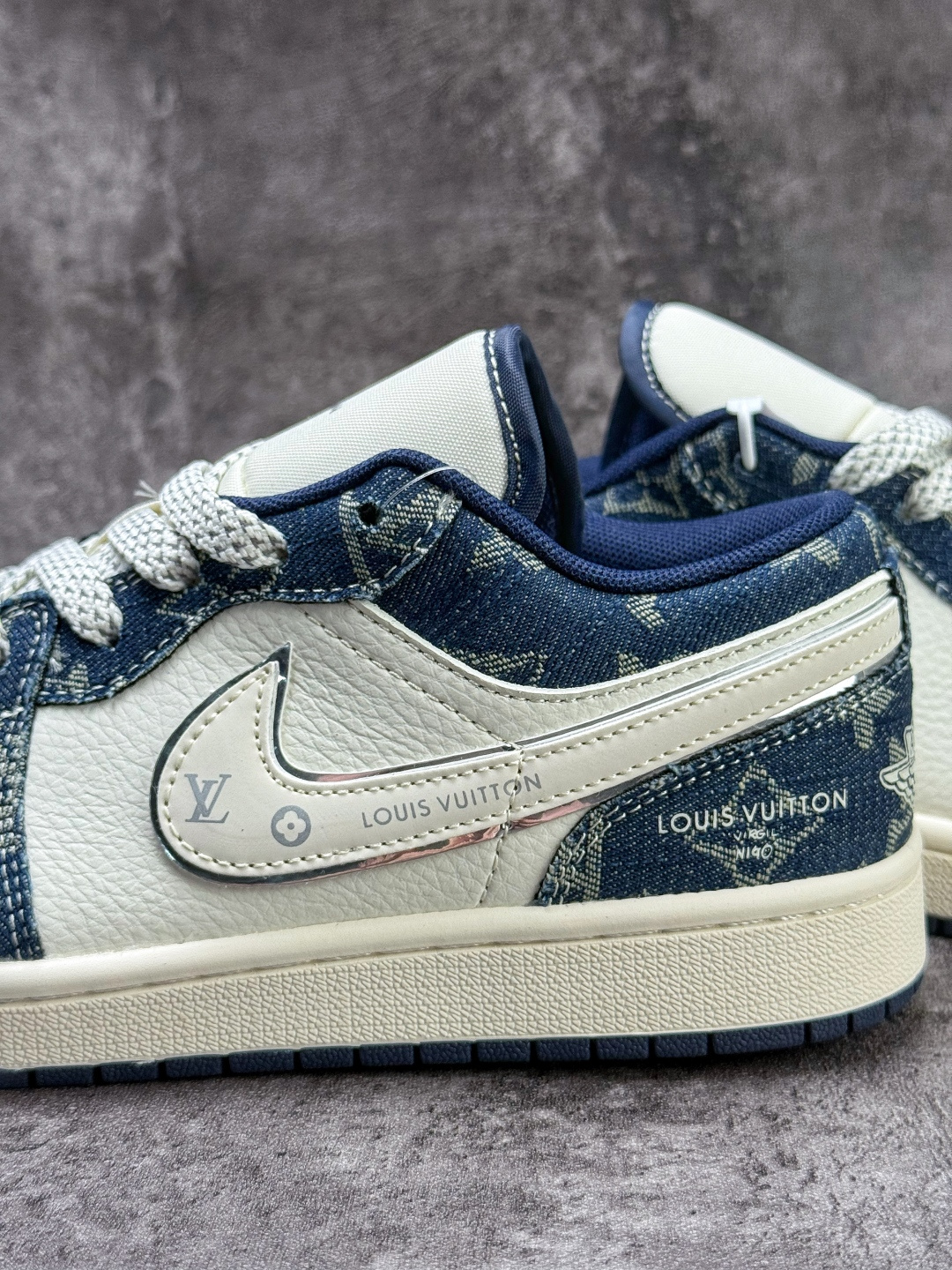 Air Jordan 1 Retro Low x Louis Vuitton 蓝白牛仔满天星 YX5066-389