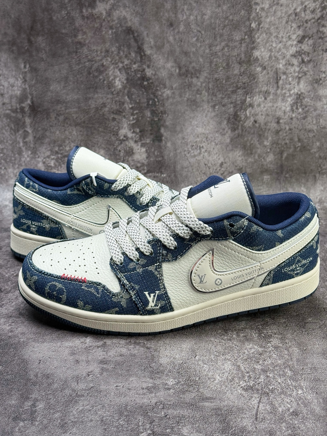 Air Jordan 1 Retro Low x Louis Vuitton 蓝白牛仔满天星 YX5066-389