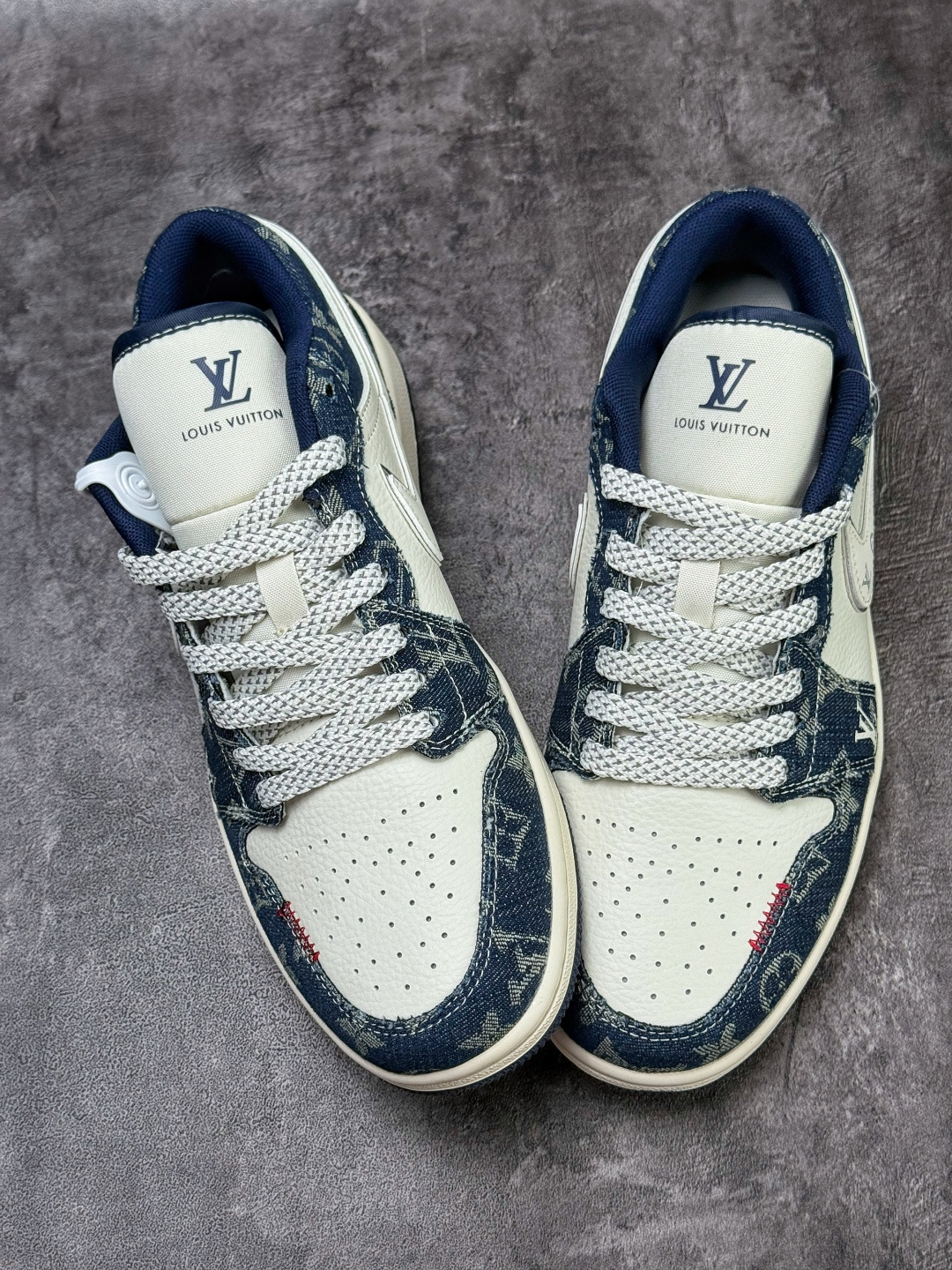 Air Jordan 1 Retro Low x Louis Vuitton 蓝白牛仔满天星 YX5066-389