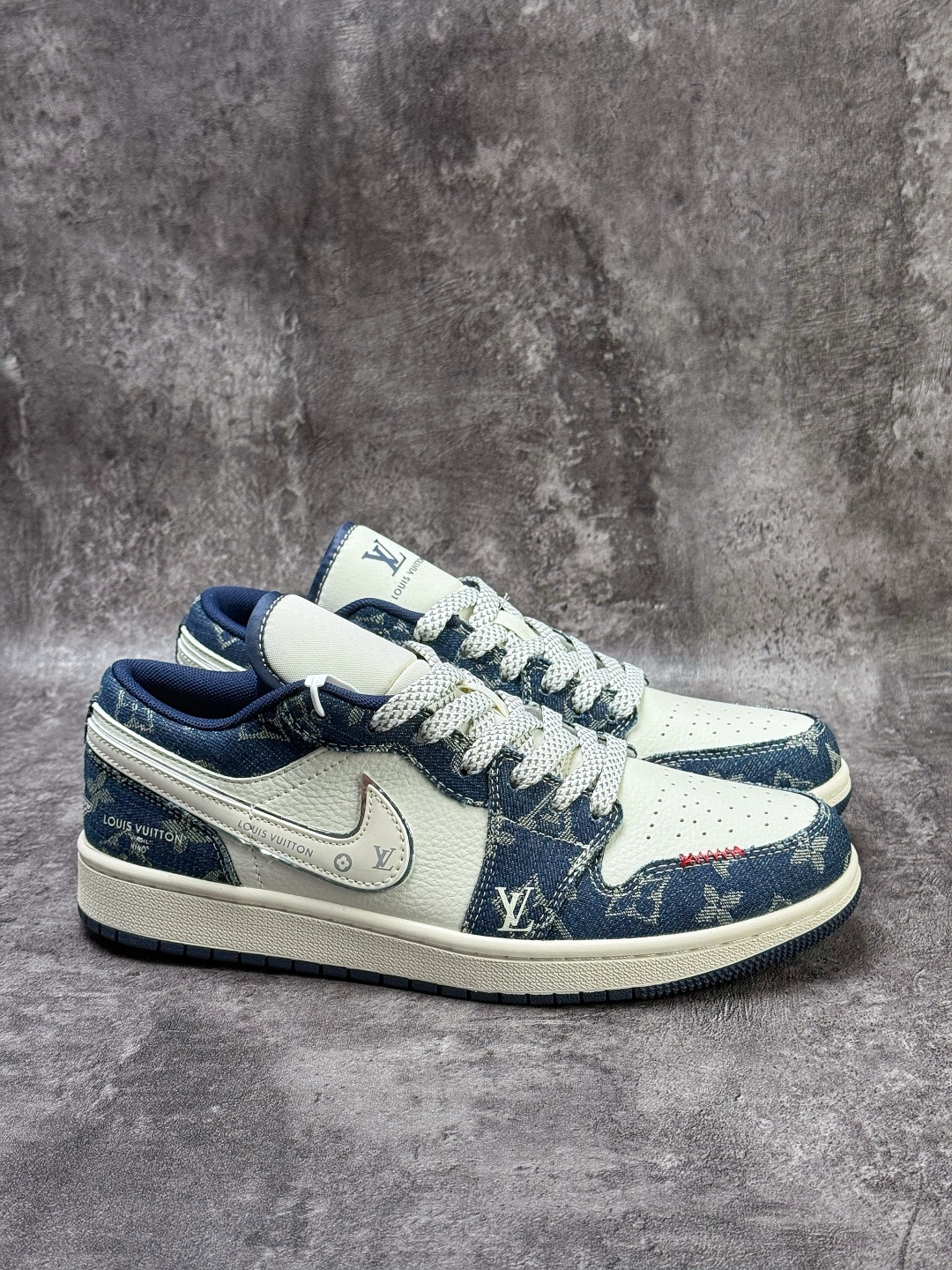 Air Jordan 1 Retro Low x Louis Vuitton 蓝白牛仔满天星 YX5066-389
