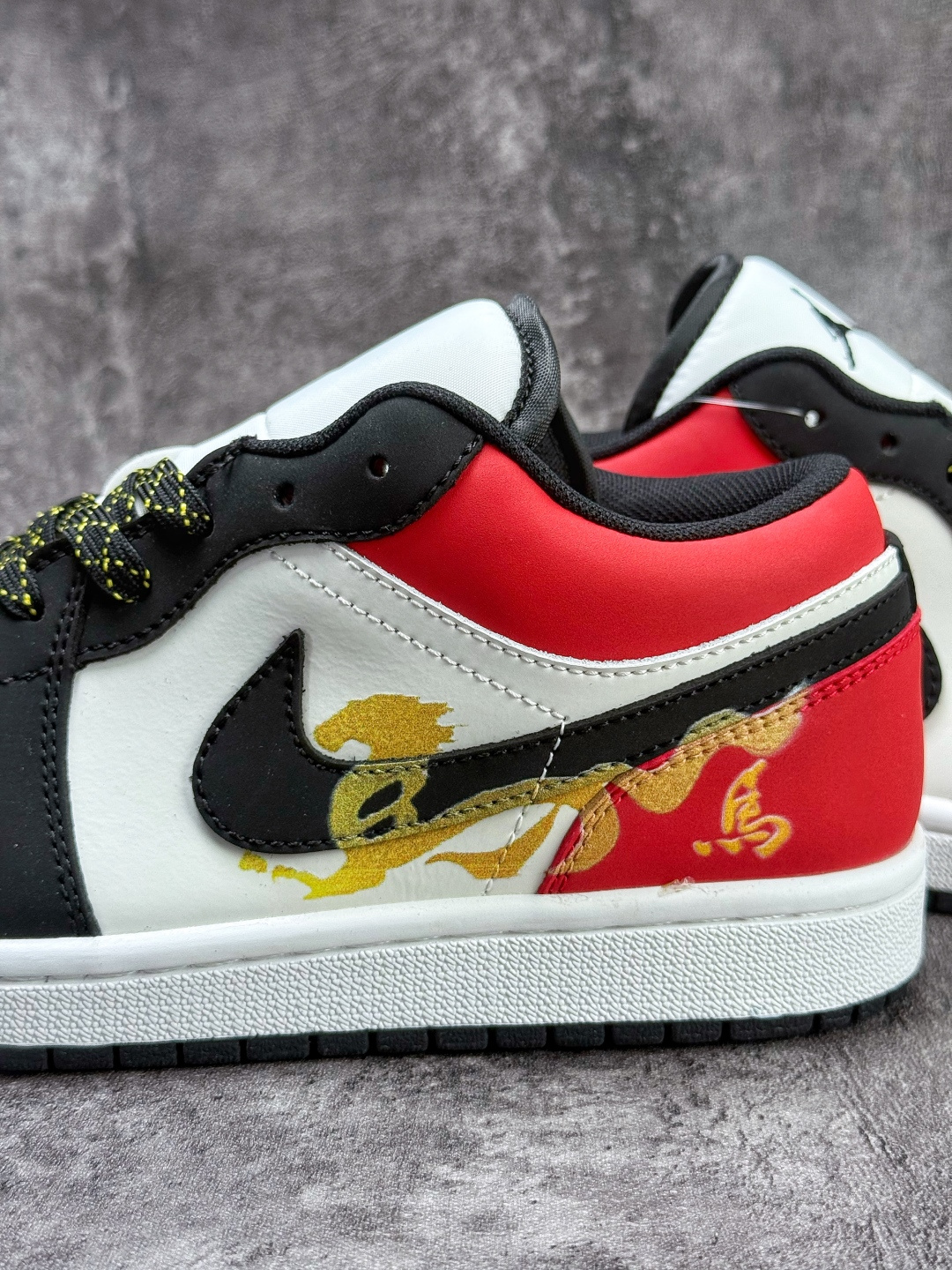 Air Jordan 1 Retro Low 马年限定 黑白红小勾满天星 FD5188-601
