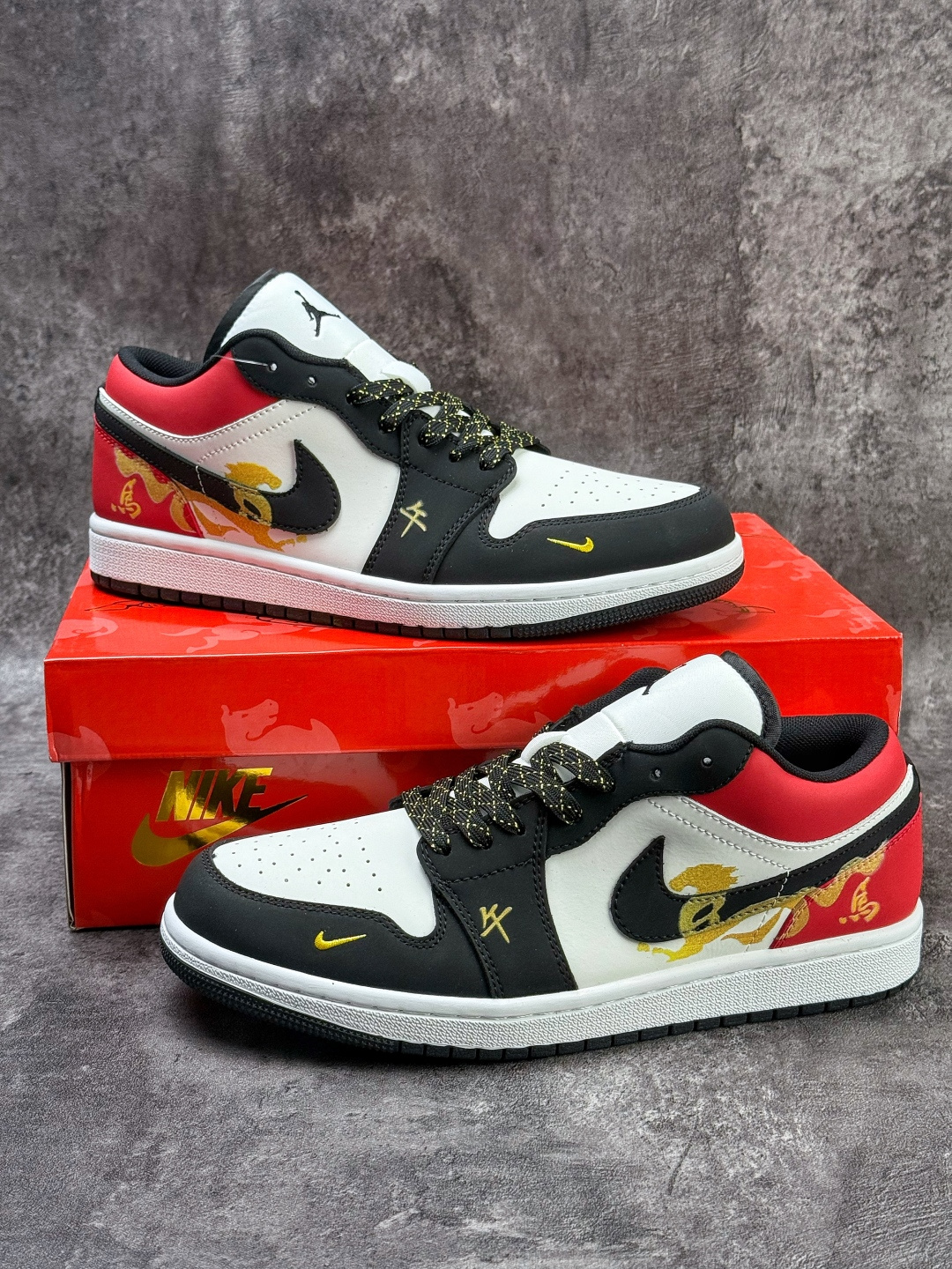 Air Jordan 1 Retro Low 马年限定 黑白红小勾满天星 FD5188-601