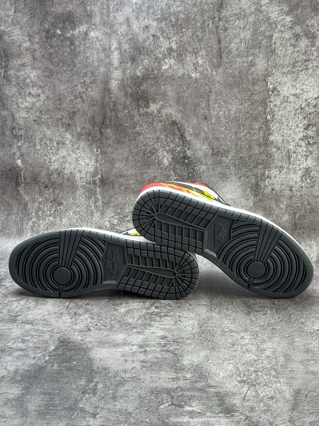 Air Jordan 1 Retro Low 马年限定 黑白红小勾满天星 FD5188-601