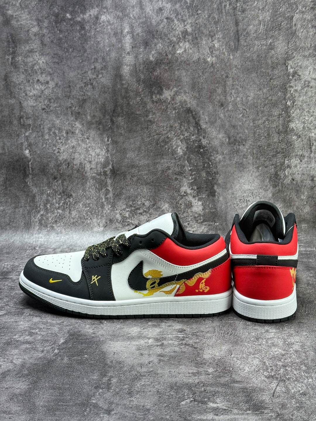 Air Jordan 1 Retro Low 马年限定 黑白红小勾满天星 FD5188-601