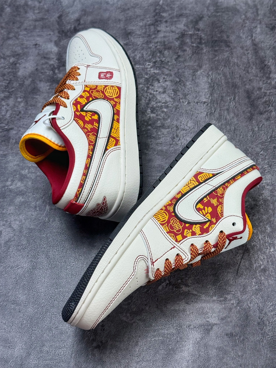 Air Jordan 1 Retro Low 马年限定 白红满天星 XT6998-119