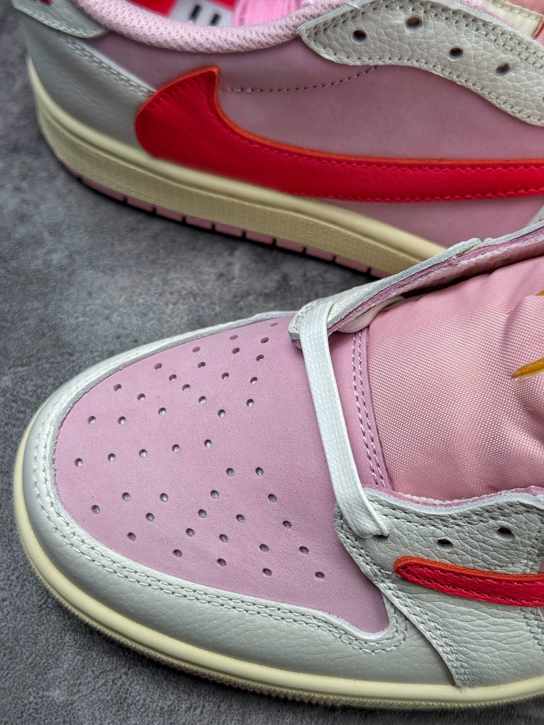 Travis Scott x Nike Air Jordan 1 Low 白粉红 Air Jordan 1 Low 反转倒钩 IQ7604-101-莆田鞋,莆田鞋货源,高仿鞋,高仿鞋货源,安福档口,莆田高仿鞋,莆田鞋批发,高仿鞋批发,莆田高仿运动鞋,高仿运动鞋,莆田运动鞋 Travis Scott x Nike Air Jordan 1 Low 白粉红 Air Jordan 1 Low 反转倒钩 IQ7604-101
