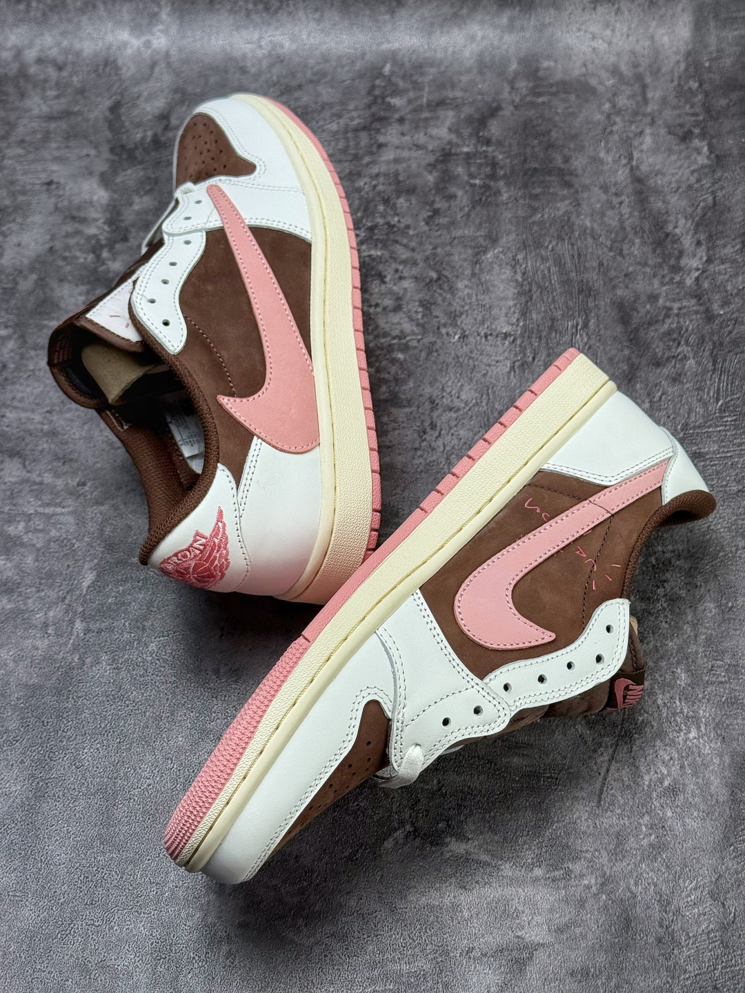 Travis Scott x Nike Air Jordan 1 Low 白棕粉 Air Jordan 1 Low 反转倒钩 纯原版本 DZ4137-206