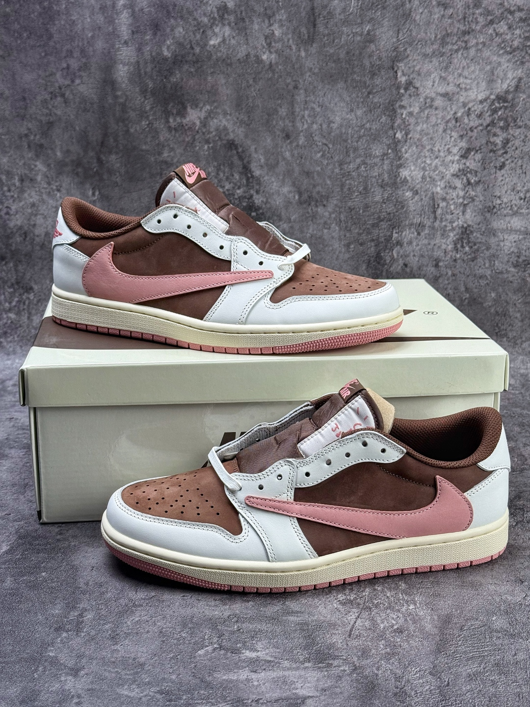 Travis Scott x Nike Air Jordan 1 Low 白棕粉 Air Jordan 1 Low 反转倒钩 纯原版本 DZ4137-206