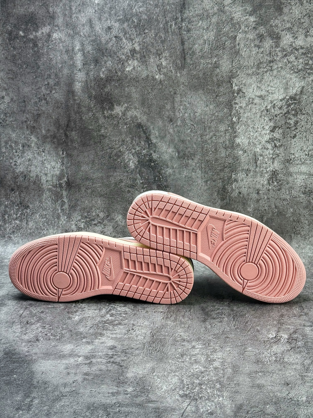 Travis Scott x Nike Air Jordan 1 Low 白棕粉 Air Jordan 1 Low 反转倒钩 纯原版本 DZ4137-206