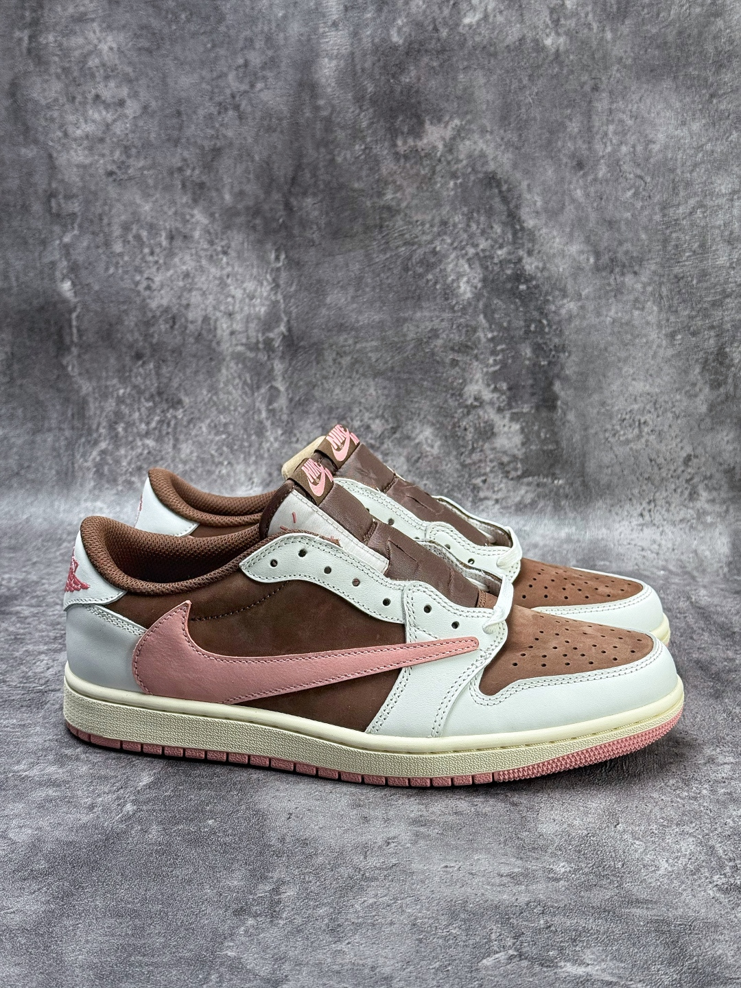 Travis Scott x Nike Air Jordan 1 Low 白棕粉 Air Jordan 1 Low 反转倒钩 纯原版本 DZ4137-206