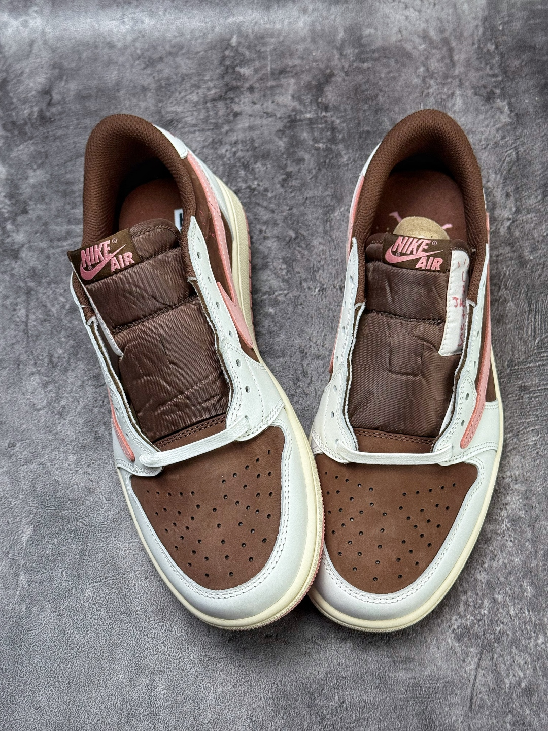 Travis Scott x Nike Air Jordan 1 Low 白棕粉 Air Jordan 1 Low 反转倒钩 纯原版本 DZ4137-206