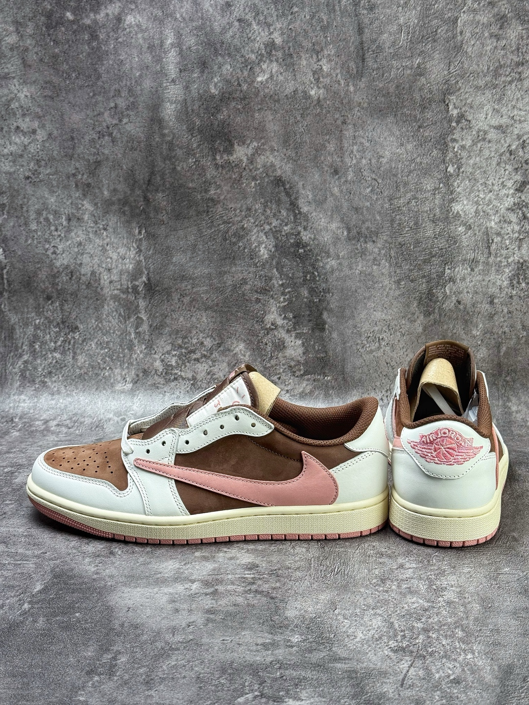 Travis Scott x Nike Air Jordan 1 Low 白棕粉 Air Jordan 1 Low 反转倒钩 纯原版本 DZ4137-206