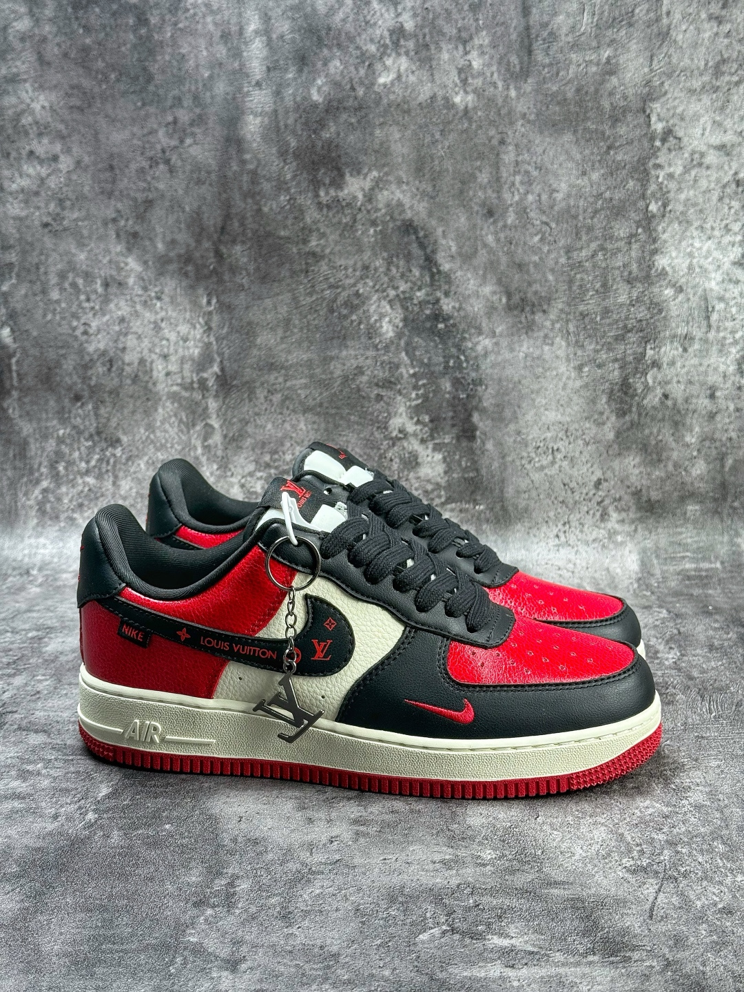 Nike Air Force 1 Low 07 x Louis Vuitton 黑红白小勾 KD1688-007