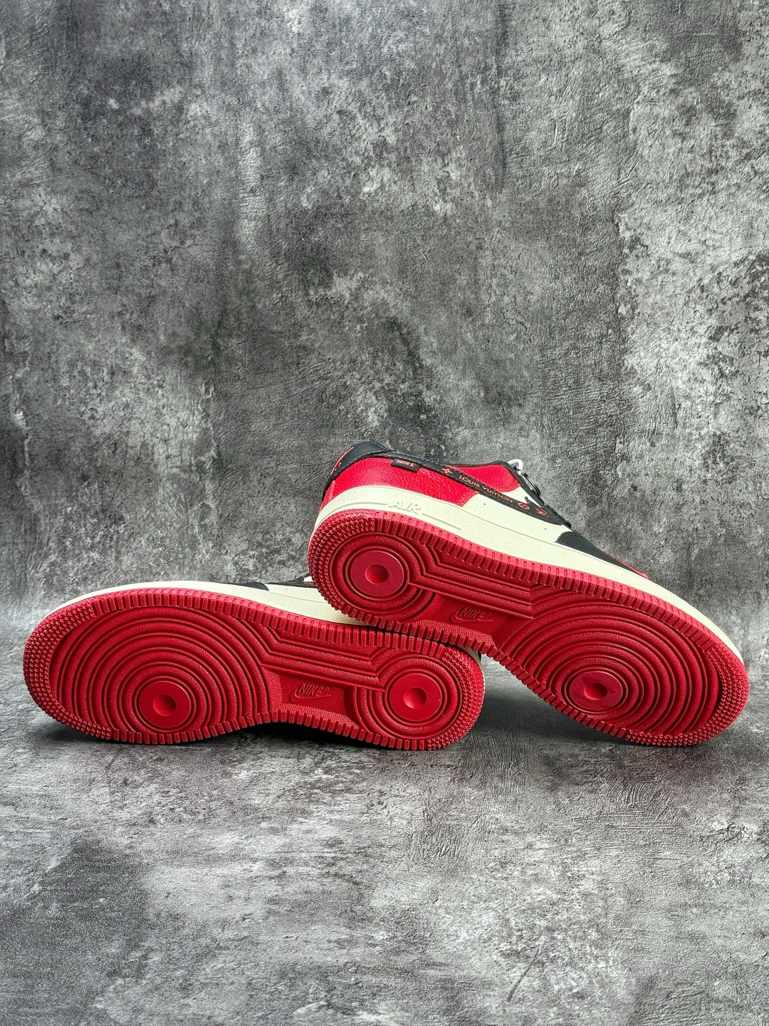 Nike Air Force 1 Low 07 x Louis Vuitton 黑红白小勾 KD1688-007