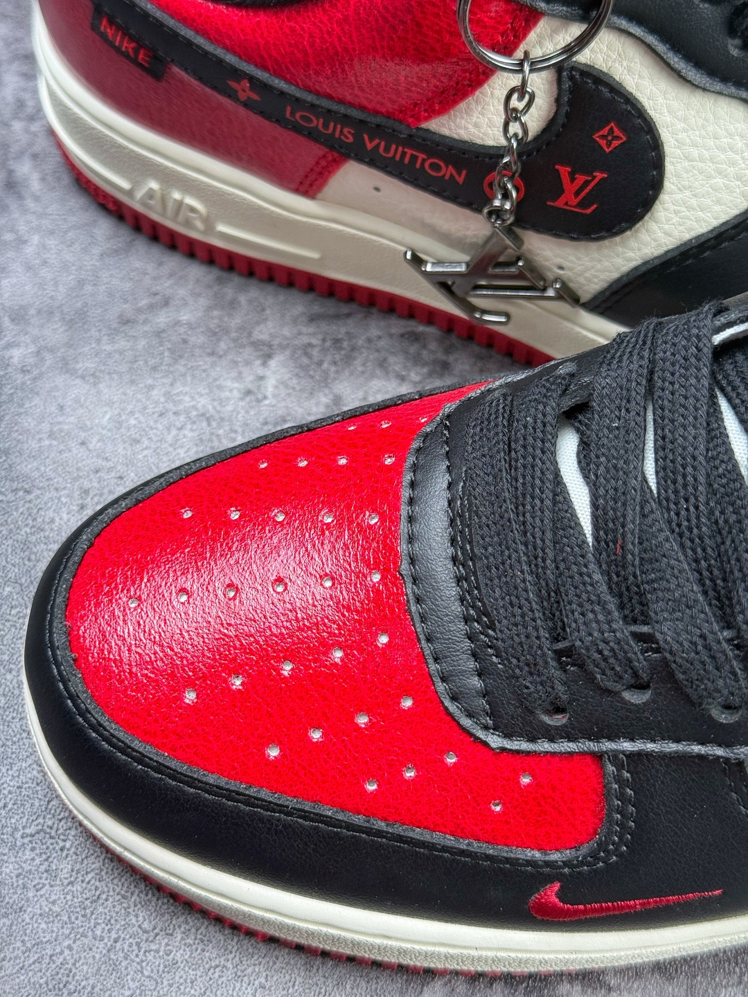 Nike Air Force 1 Low 07 x Louis Vuitton 黑红白小勾 KD1688-007