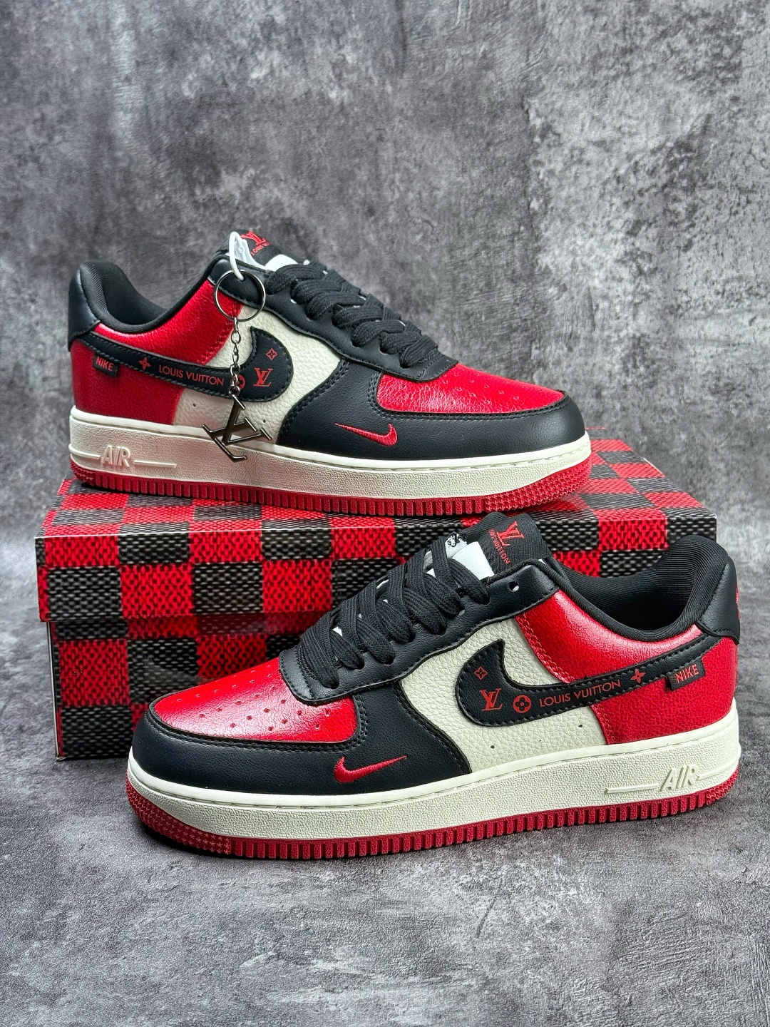 Nike Air Force 1 Low 07 x Louis Vuitton 黑红白小勾 KD1688-007