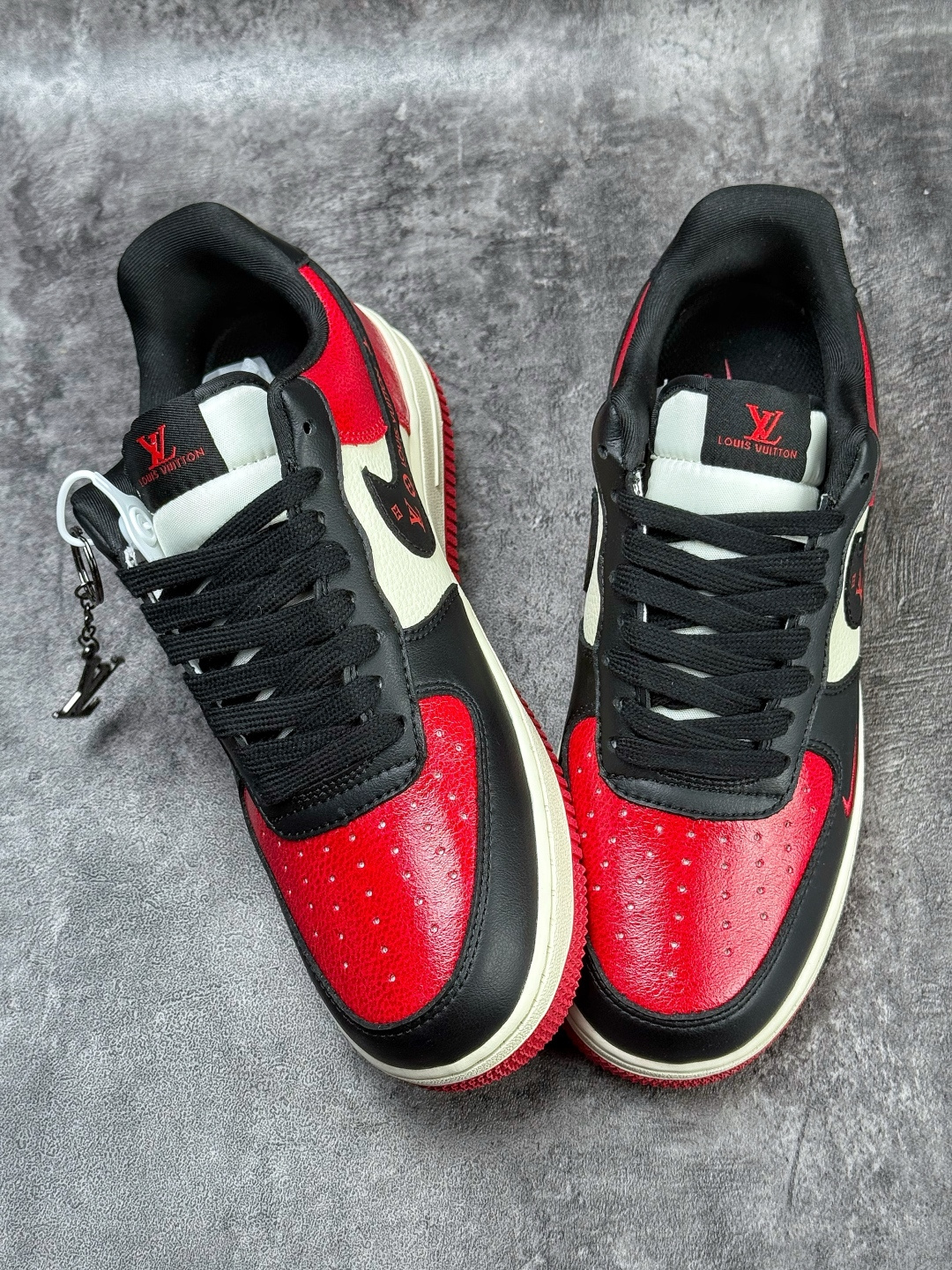 Nike Air Force 1 Low 07 x Louis Vuitton 黑红白小勾 KD1688-007