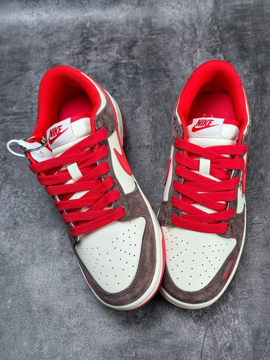 230 Nike SB Dunk Low 马年限定 棕白红小勾 HG0026-001-Chinese UA Cheap High Quatity Brand Clothes Bags handbags Sneakers wholesale wholesaler seller from China Factory suppliers Fashion Clothing Shoes best Quality Beautiful Price 230 Nike SB Dunk Low 马年限定 棕白红小勾 HG0026-001