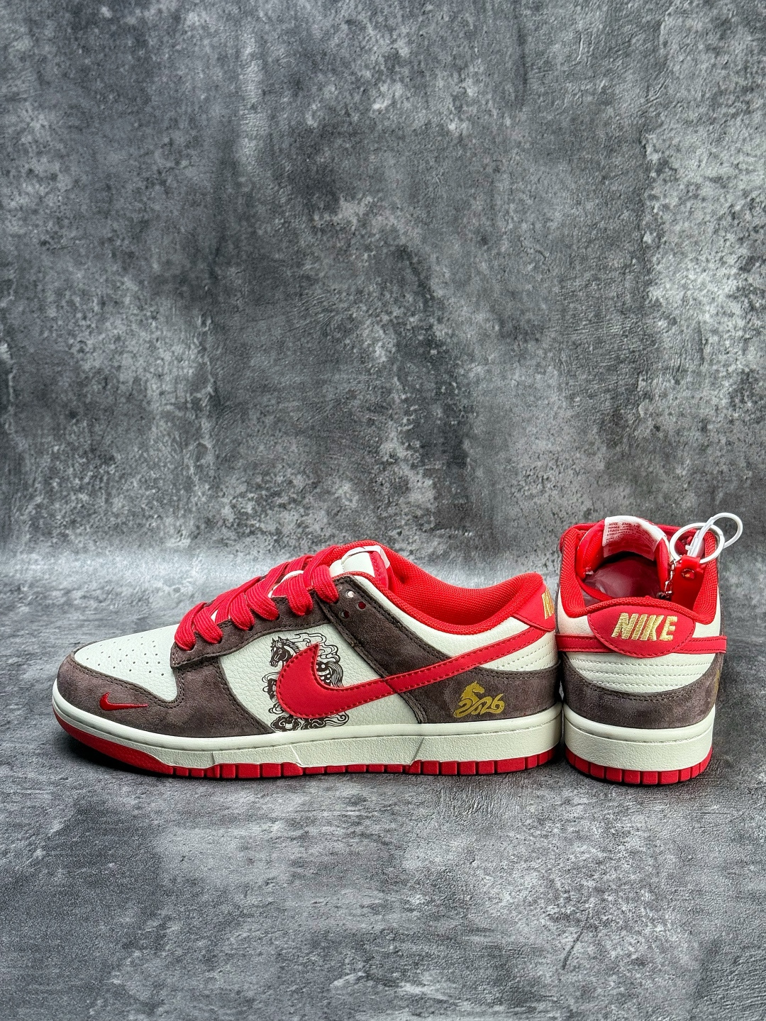 230 Nike SB Dunk Low 马年限定 棕白红小勾 HG0026-001-Chinese UA Cheap High Quatity Brand Clothes Bags handbags Sneakers wholesale wholesaler seller from China Factory suppliers Fashion Clothing Shoes best Quality Beautiful Price 230 Nike SB Dunk Low 马年限定 棕白红小勾 HG0026-001
